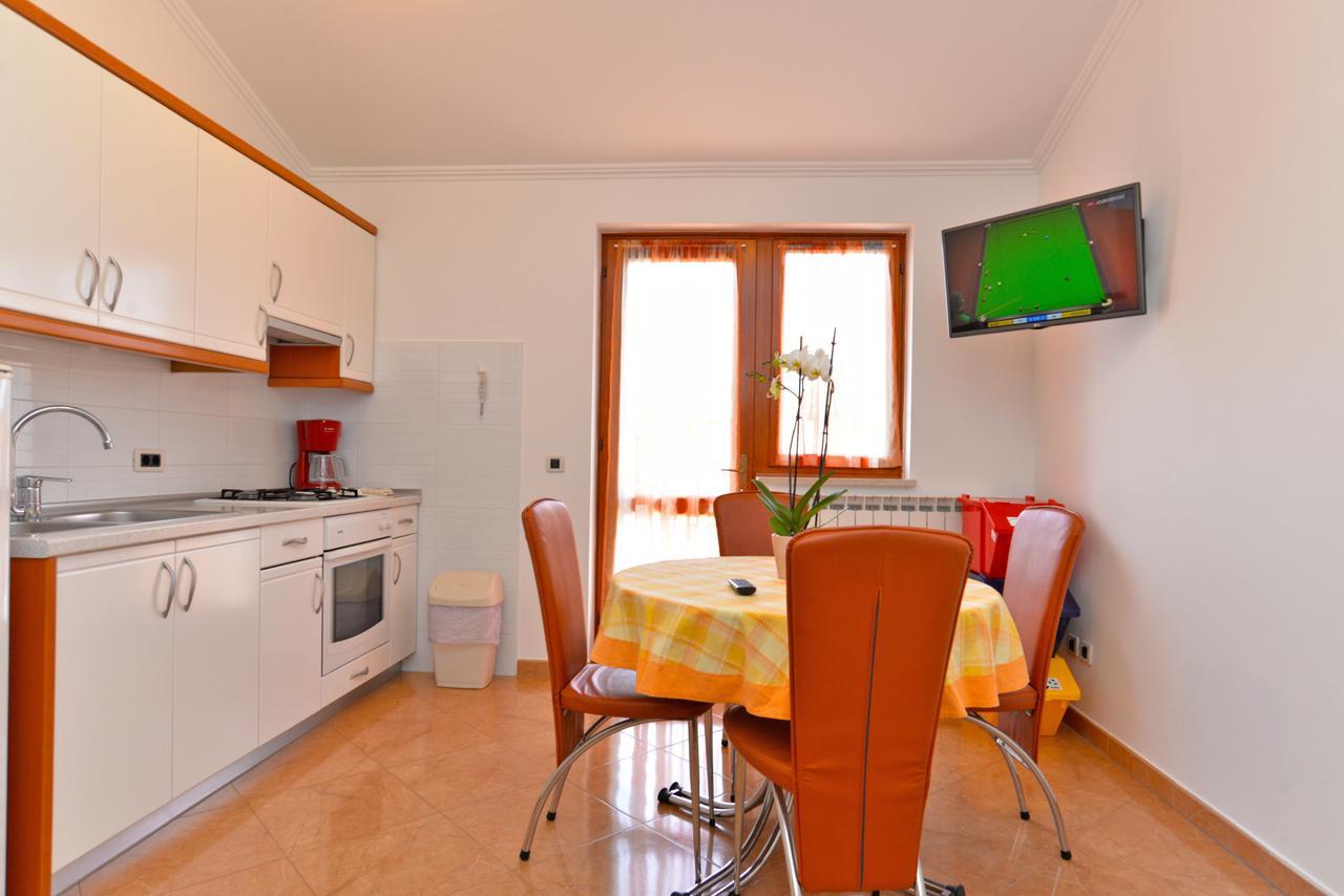 Ljiljana 1553 * Novigrad (Istria)