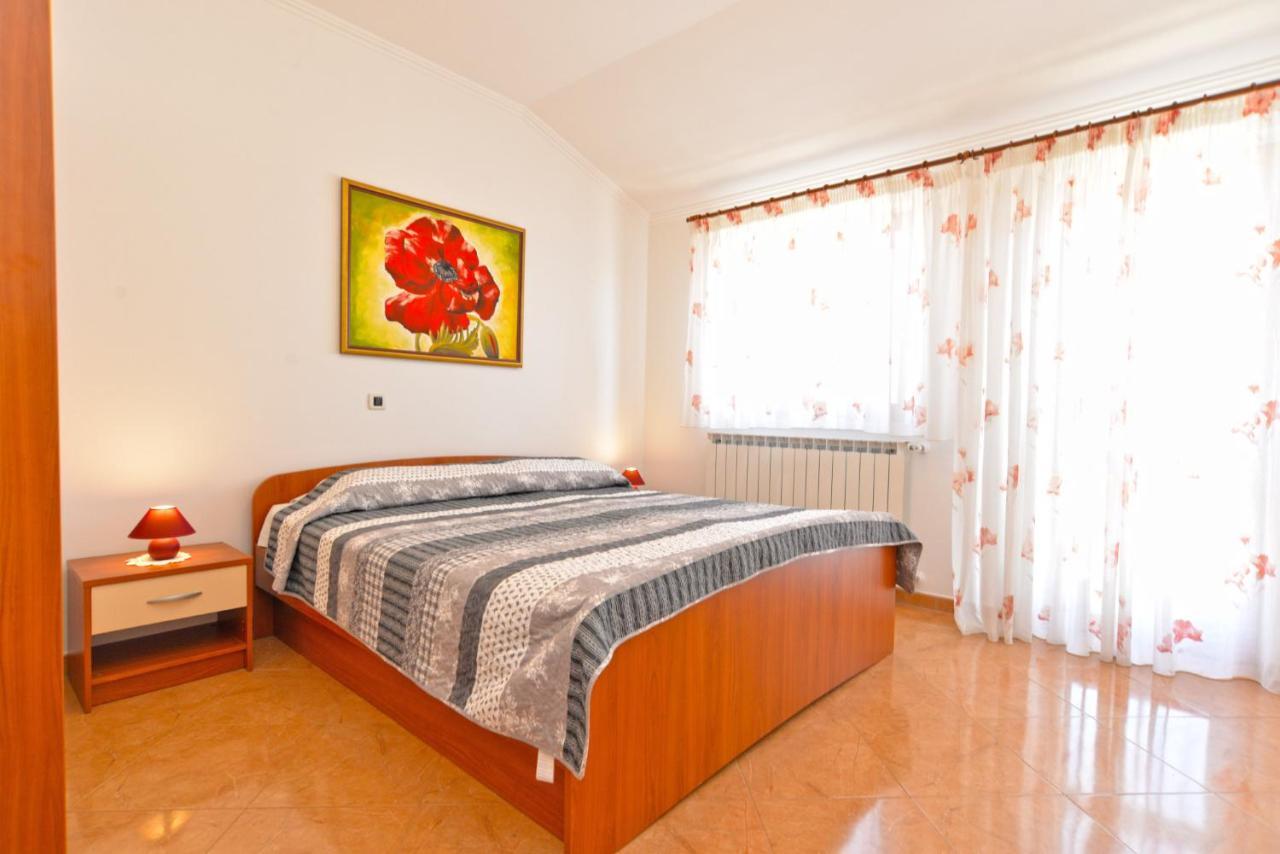 Ljiljana 1553 * Novigrad (Istria)